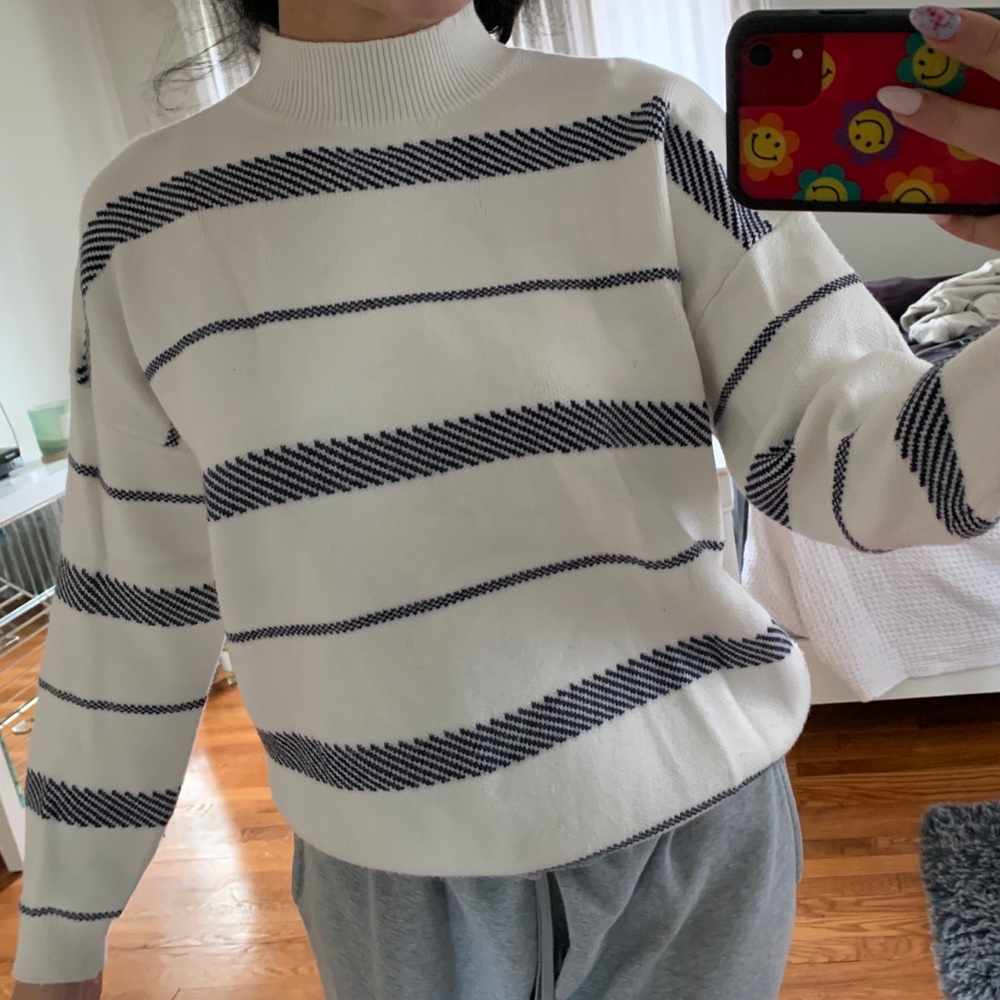 White wand navy stripped sweater